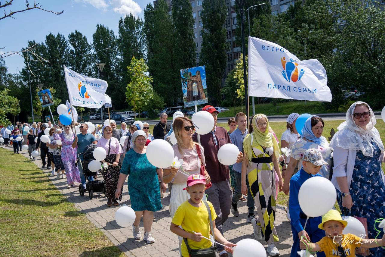 13 июля в Калининграде прошёл Всероссийский Парад Семьи, в котором приняли участие более 2500 человек!