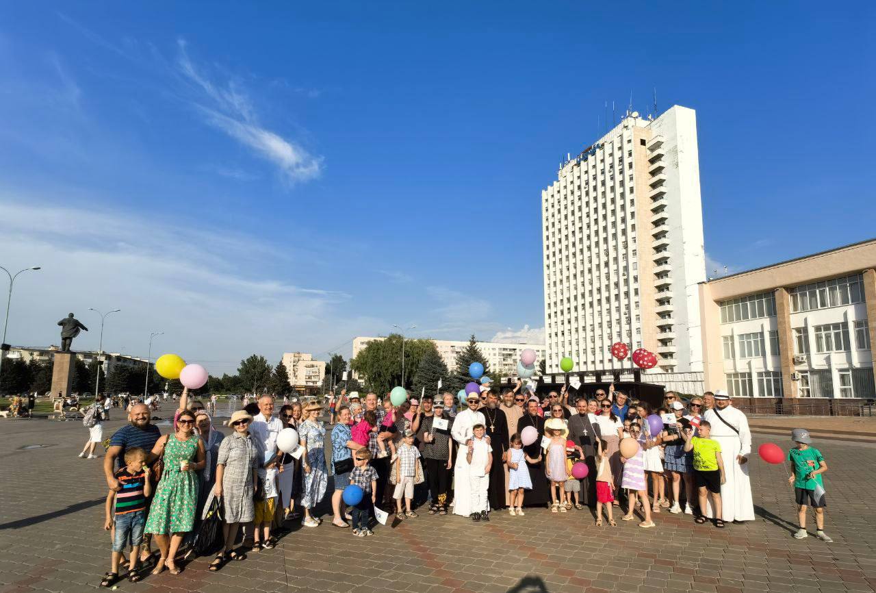 В городе Волжский (Калачёвская епархия) Волгоградской области прошёл Всероссийский Парад Семьи!